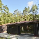 côté sud de notre maison en bois brûlé