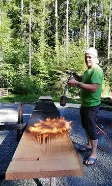 brulage de douglas pour Shou Sugi Ban Yakisugi