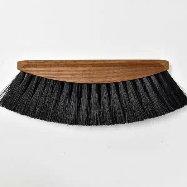 époussette en frêne thermohuilé et crin noir