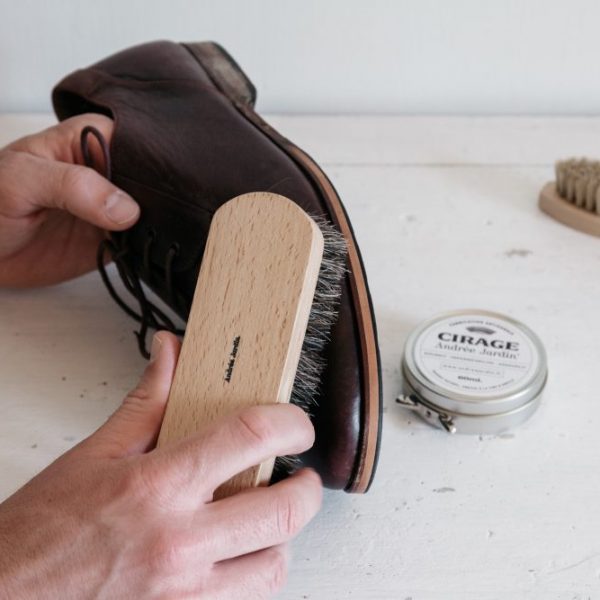 brosse à reluire pour dépoussiérer le bois ou les chaussures