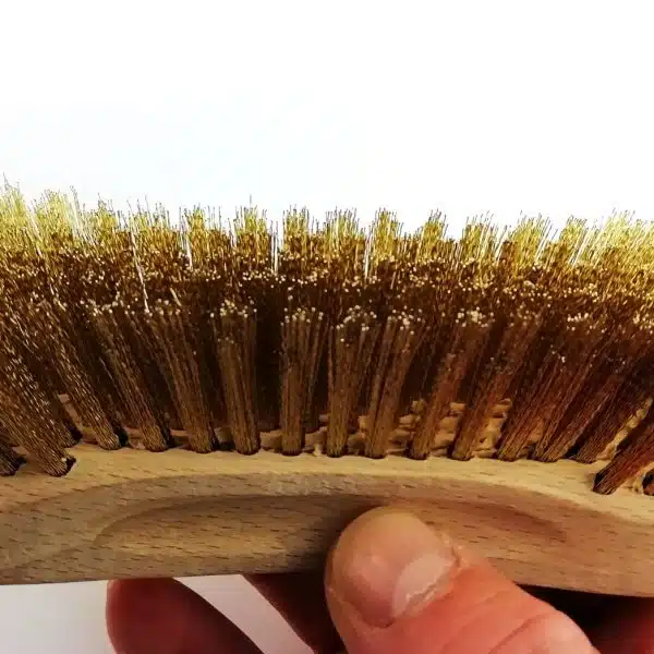 brosse violon fils laitonnés fins vue de côté
