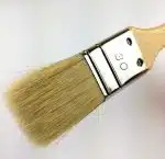 pinceau plat 30mm manche hêtre vernis