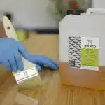 huilage d'un plan de travail de cuisine en bambou avec huile de tung Sol-éco