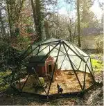 poulailler dôme fait maison dans notre jardin forêt