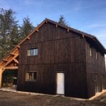 maison en bois brûlé brossé huilé