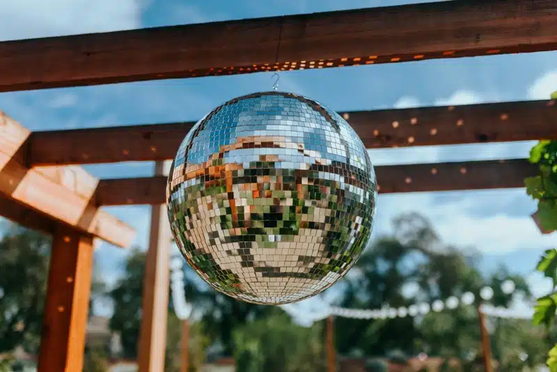 boule à facette pour illustrer le dôme géodésique