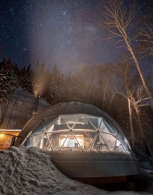 dome geodesique dans la neige au Canada