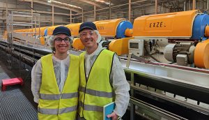 Sophie et Guillaume Le Penher dans une usine de jus d'orange à Valence Espagne