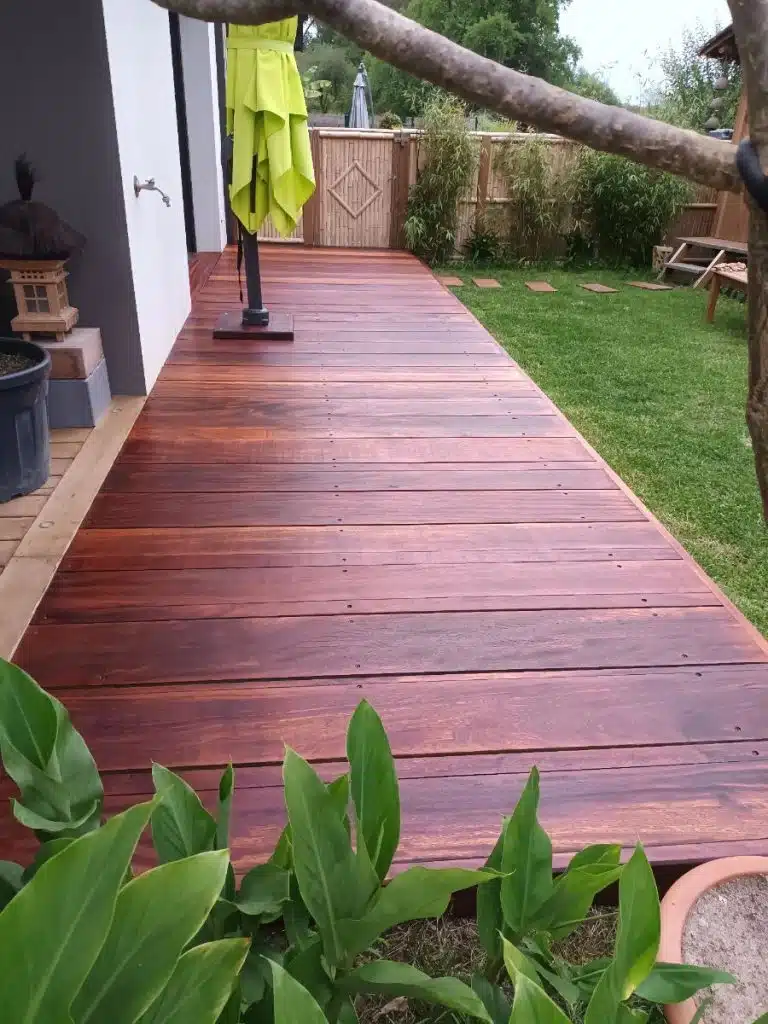 Terrasse en padouk protégée avec de l'huile Nautic & Deck de Sol-éco