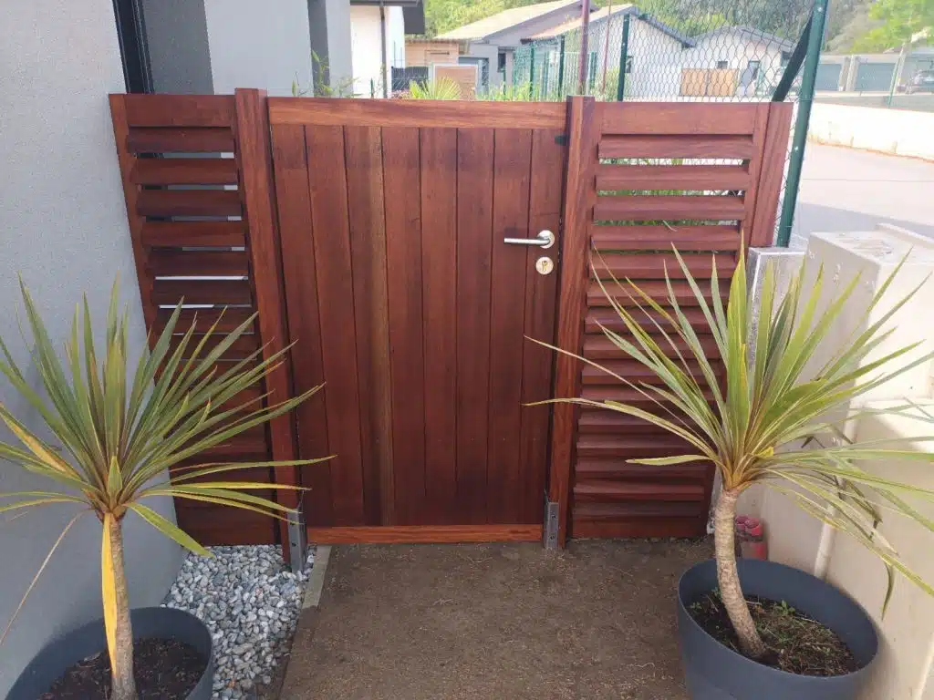 Portillon en bois exotique avec huile Sol-éco Nautic & Deck