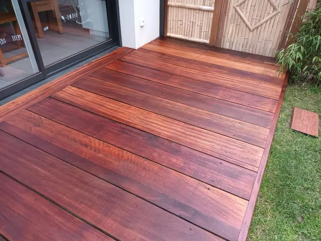 Terrasse padouk protégée sans saturateur bois