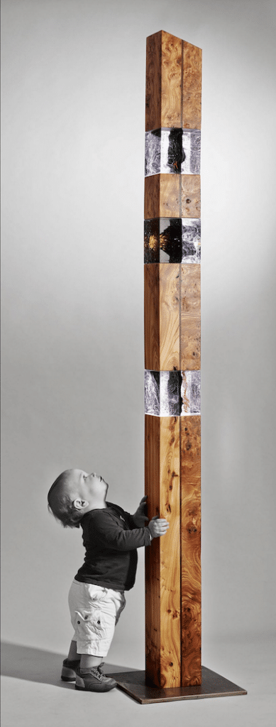 colonne sculptée en orme massif de Vendée et verre