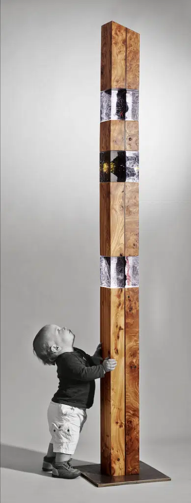 colonne sculptée en orme massif de Vendée et verre