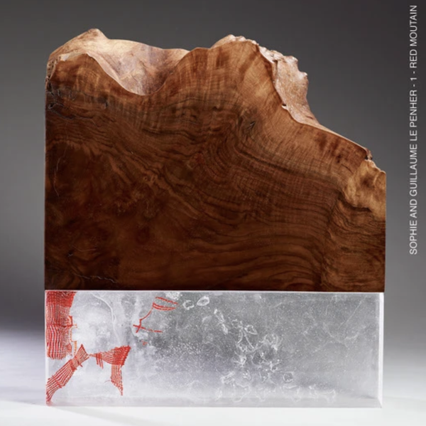 Sculpture en noyer noir et verre